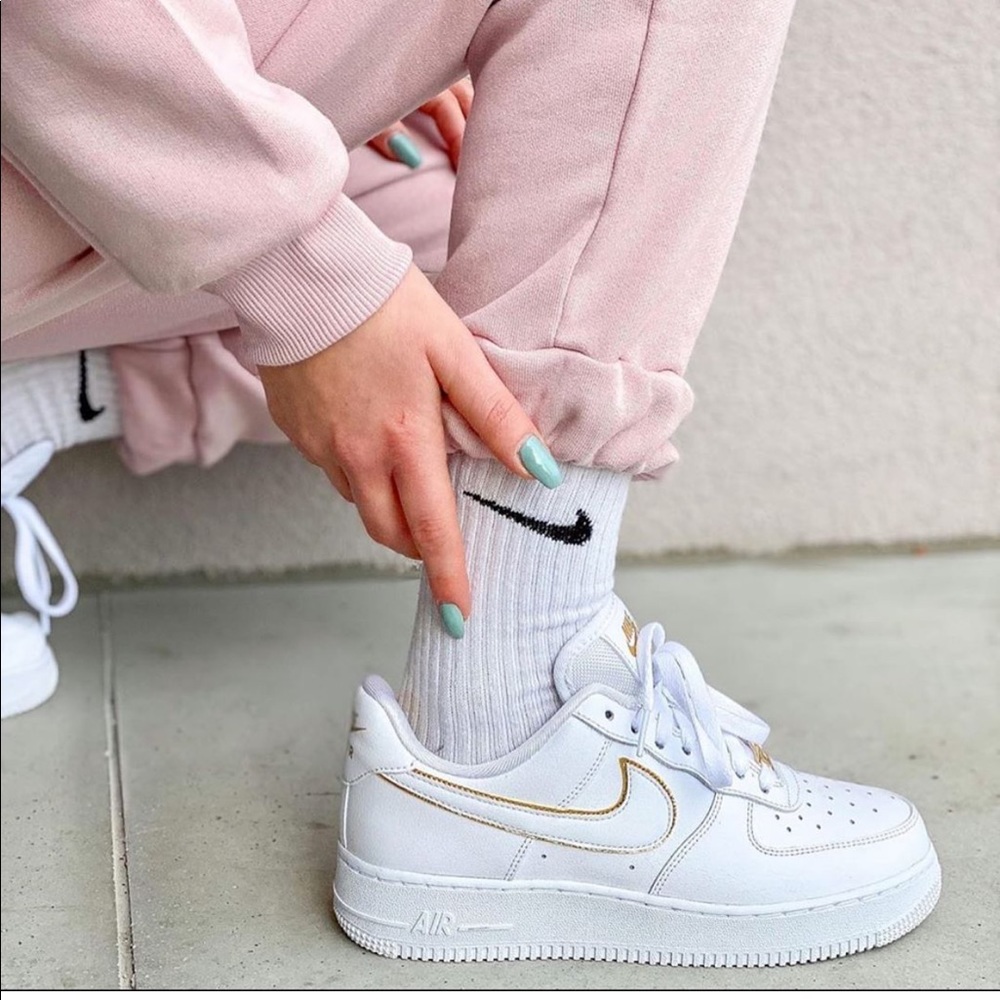 Air force 1 Gold PRICE IS FIRM - Picture 2 of 8